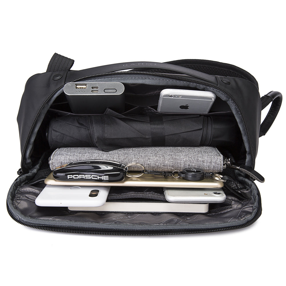 Geanta crossbody, tip rucsac unisex, din poliester este rezistenta la stropi, spate moale captusit cu buzunar antifurt, bareta cu trident si inel retractabil pentru chei, BANGE BG7322