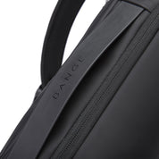 Geanta crossbody, tip rucsac unisex, din poliester este rezistenta la stropi, spate moale captusit cu buzunar antifurt, bareta cu trident si inel retractabil pentru chei, BANGE BG7322