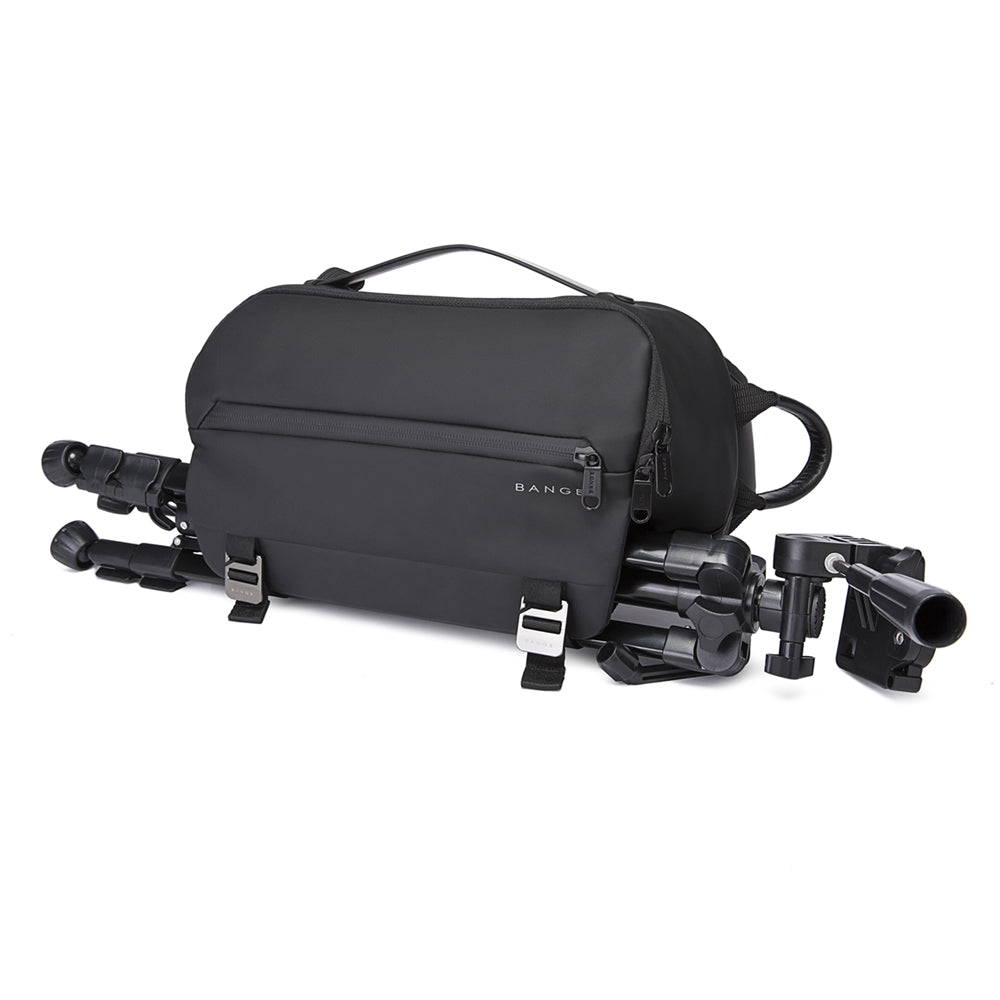 Geanta crossbody, tip rucsac unisex, din poliester este rezistenta la stropi, spate moale captusit cu buzunar antifurt, bareta cu trident si inel retractabil pentru chei, BANGE BG7322