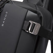 Geanta crossbody, tip rucsac unisex, din poliester este rezistenta la stropi, spate moale captusit cu buzunar antifurt, bareta cu trident si inel retractabil pentru chei, BANGE BG7322