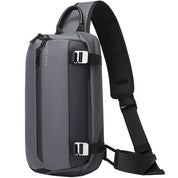 Geanta crossbody, tip rucsac unisex, din poliester este rezistenta la stropi, spate moale captusit cu buzunar antifurt, bareta cu trident si inel retractabil pentru chei, BANGE BG7322