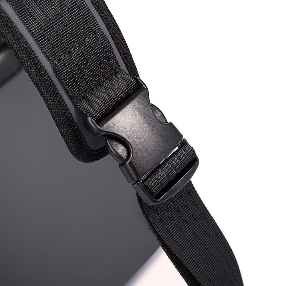 Geanta crossbody, tip rucsac unisex, forma patrata, din poliester rezistent la apa, bareta cu trident, compartiment pentru tableta 9,7 inch BANGE BG7323